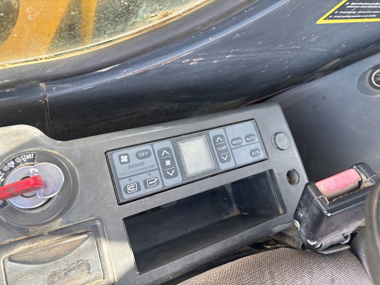 deere-160c-lc-image-57