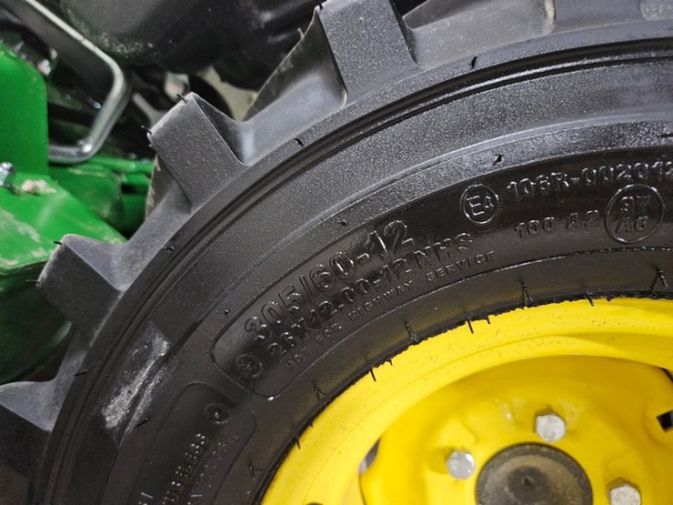 2024-john-deere-1025r-image-41