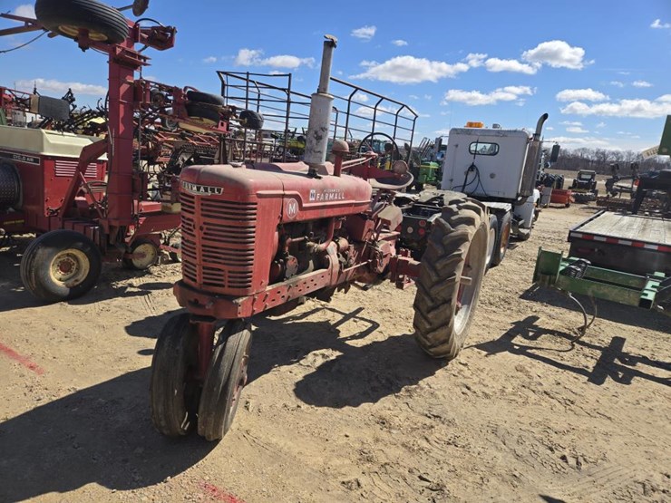 #223-•-farmall-m-tractor-image-13