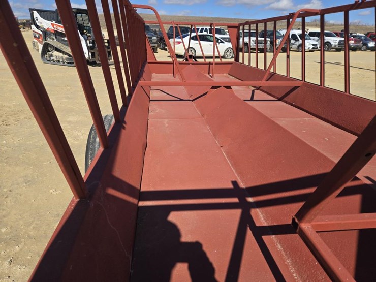 #226-•-portable-hay-feed-wagon-image-5