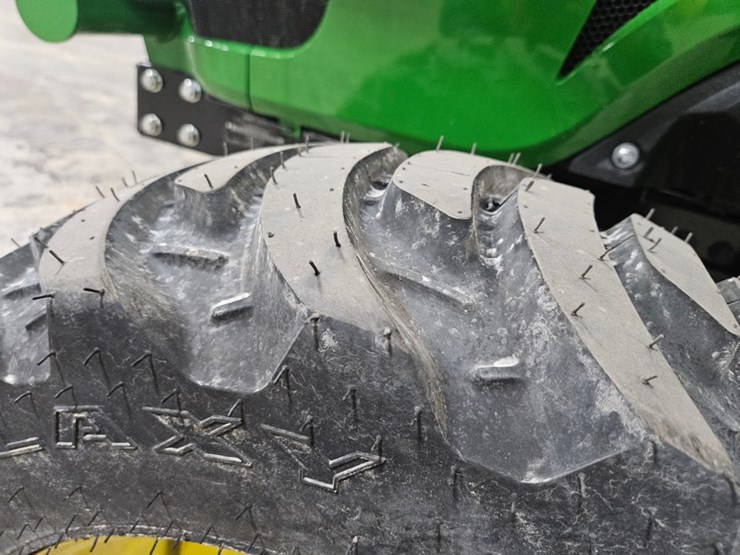 2025-john-deere-3032e-image-46