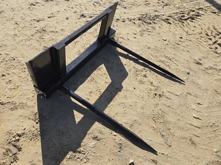 #262-•-skid-loader-bale-spear-image-1
