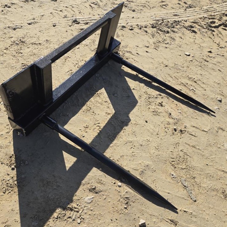 #262 • SKID LOADER BALE SPEAR