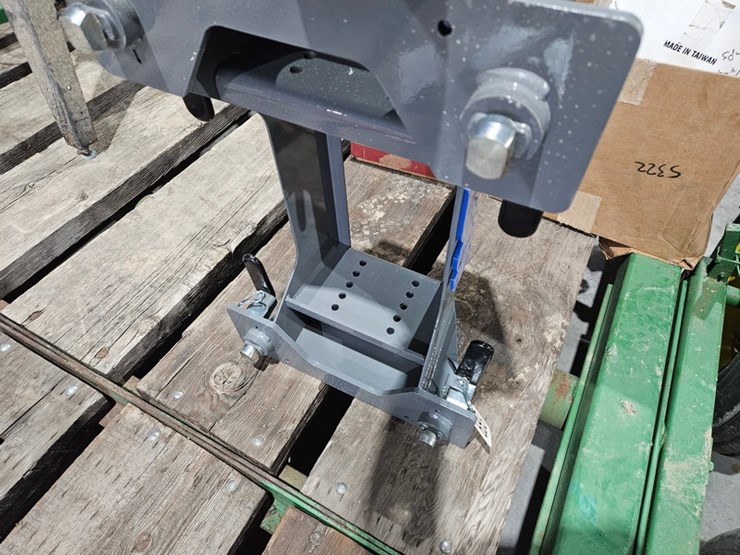 #693-•-b&w-companion-gm-5th-wheel-mount-image-8