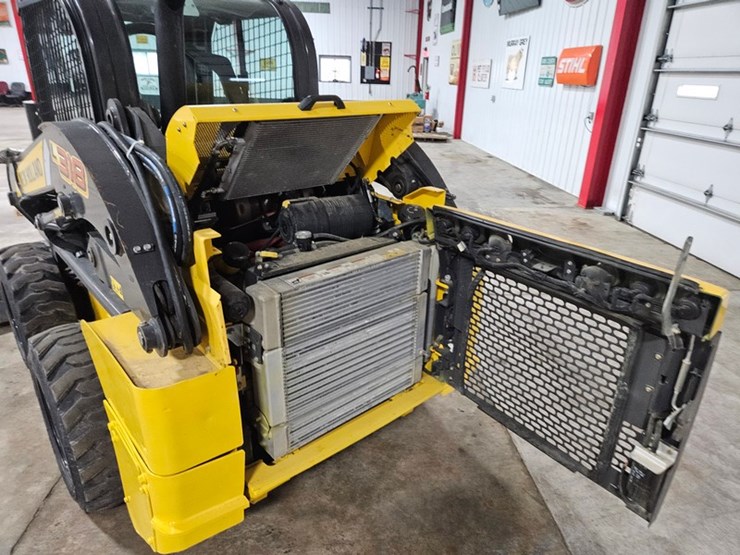 2021-new-holland-l318-image-14