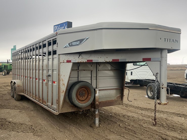 2012-titan-trailer-image-3