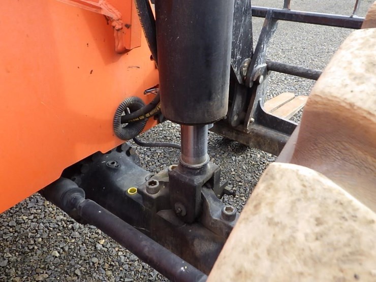 2015-jlg-8042-image-28