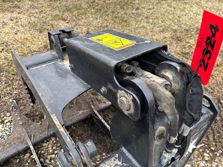 #2324-•-caterpillar-84"-skid-steer-grapple-bucket-image-15