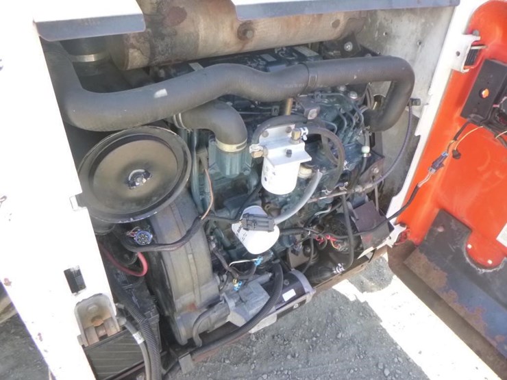 2005-bobcat-s300-image-25