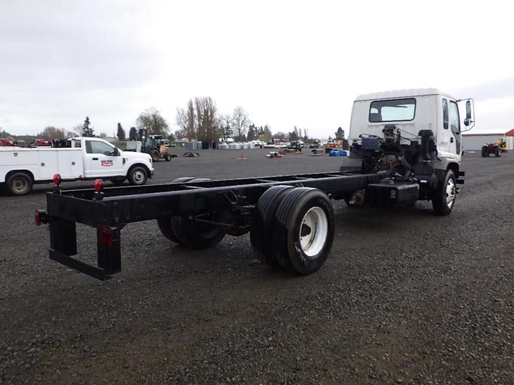 2004-izuzu-tilt-cab-22'-s/a-cab-and-chassis-image-5