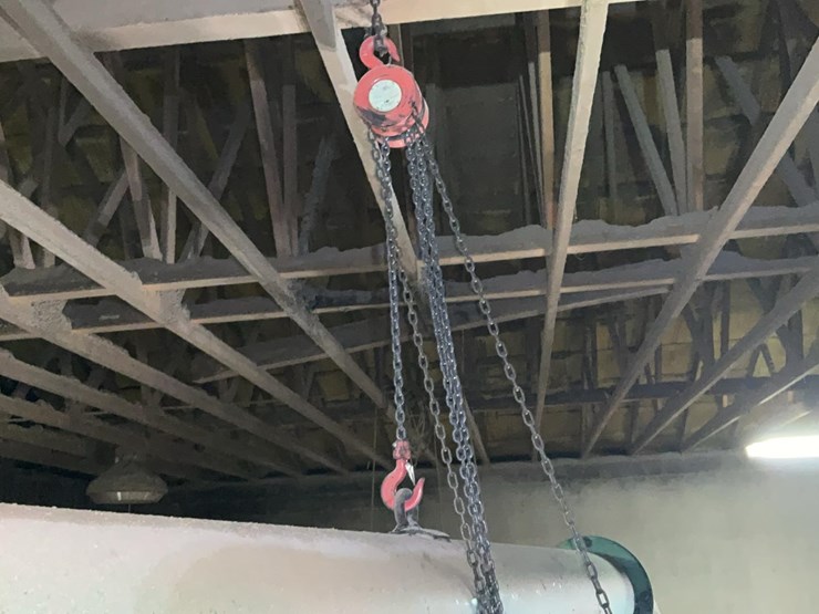 #260-•-step-ladder-and-chain-hoist-image-10