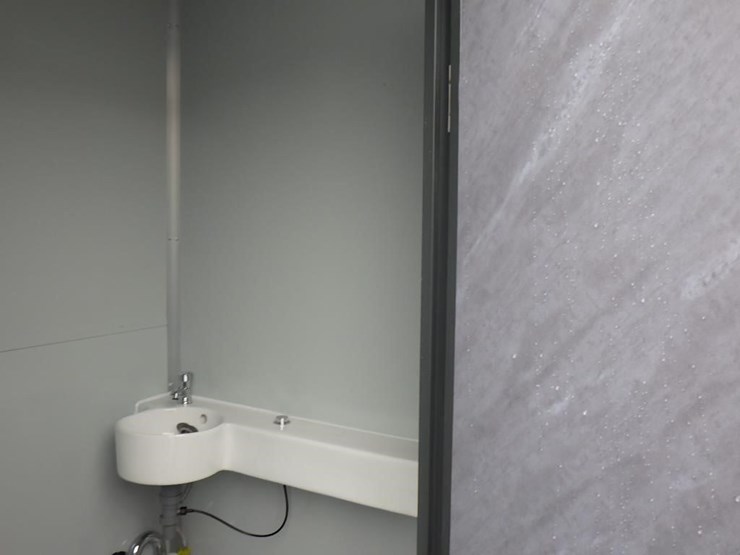 double-stall-portable-toilet-image-13