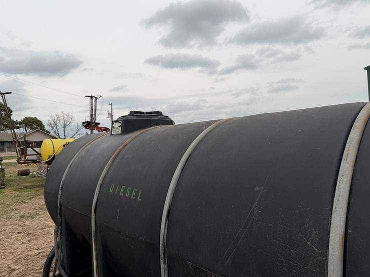 #41261-•-kbh-1000-gallon-fuel-wagon-image-21