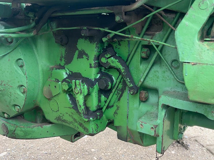 john-deere-3020-image-32