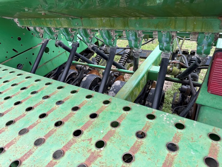 john-deere-1560-image-25