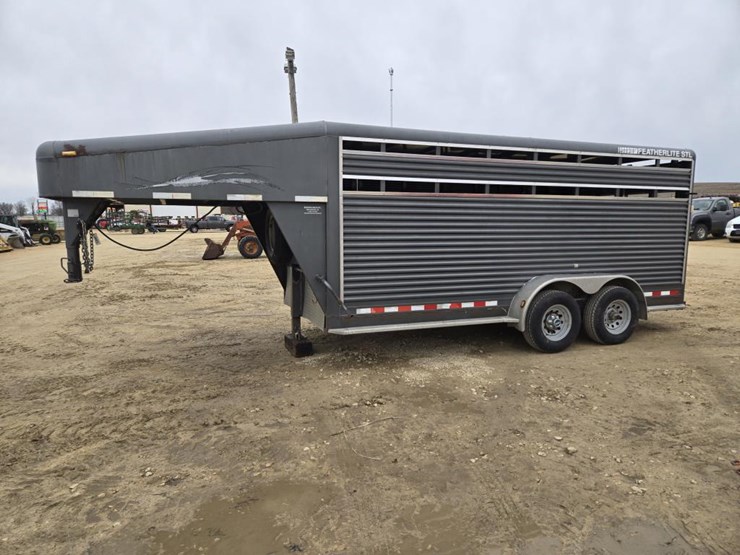 #73-•-2005-featherlite-gooseneck-livestock-trailer-image-6