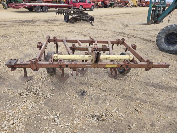 #76-•-krause-3pt-chisel-plow-image-2