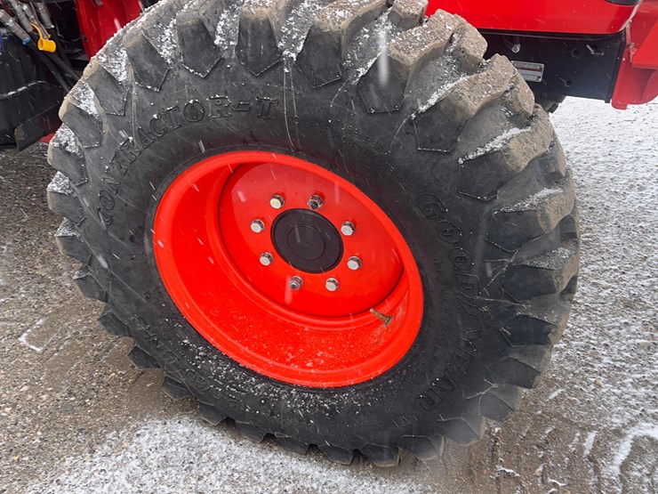 kioti-rx8320-power-shuttle-tractor-with-loader-image-8