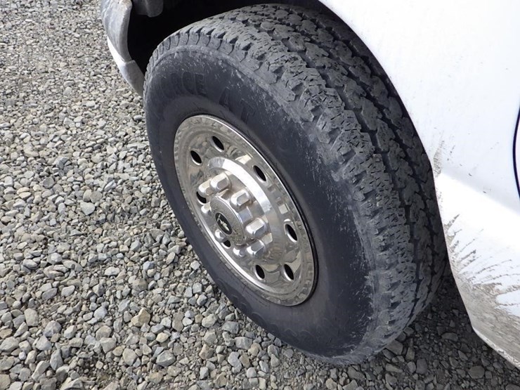 2002-ford-cargo-image-19