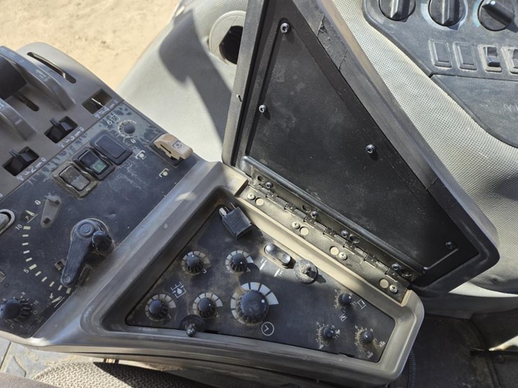 case-ih-mx180-image-25