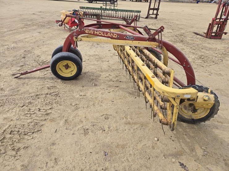 new-holland-258-image-4