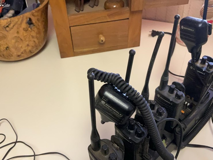 #120-•-motorola-walkie-talkies-image-4