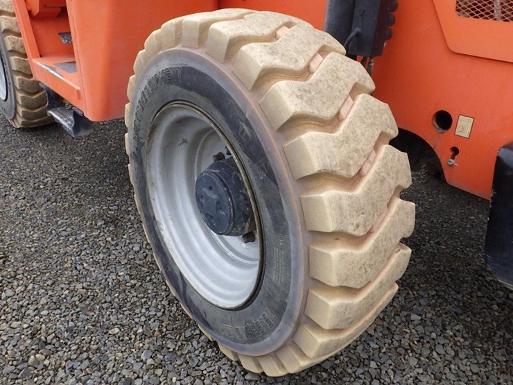 2015-jlg-8042-image-33