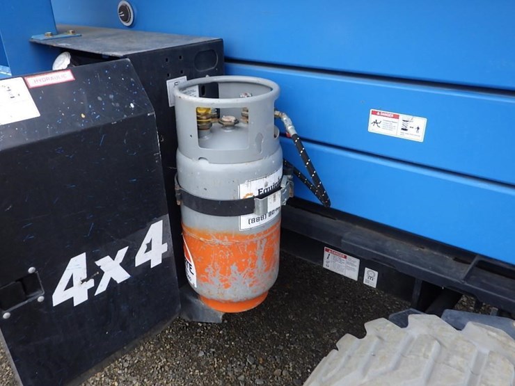 2017-genie-gs-4390-scissor-lift-image-10