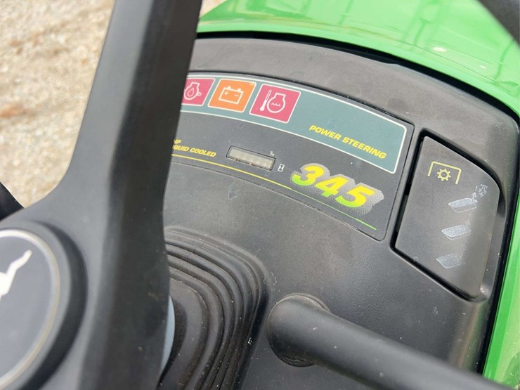 john-deere-345-image-17