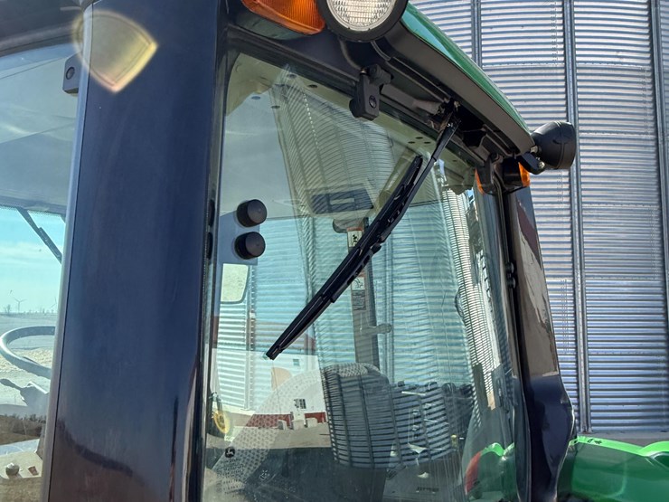 2015-john-deere-6125m-image-19