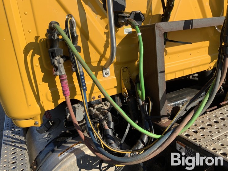 2016-freightliner-cascadia-125-image-19