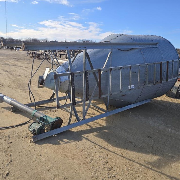 #195 • 6 TON BULK BIN WITH UNLOAD AUGER