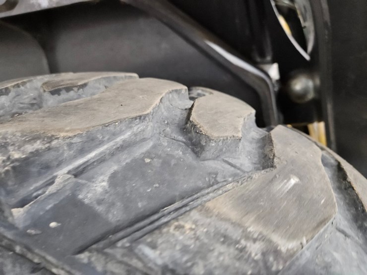 2021-new-holland-l318-image-33