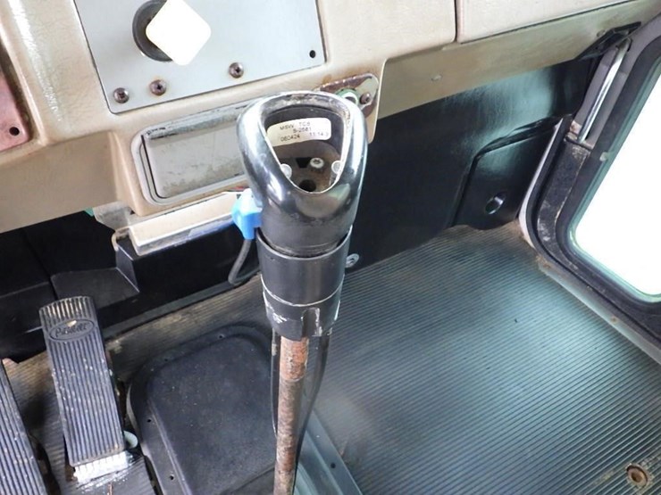 2007-peterbilt-335-image-29