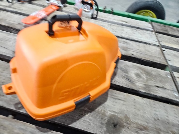 #644-•-stihl-large-chain-saw-case-image-4