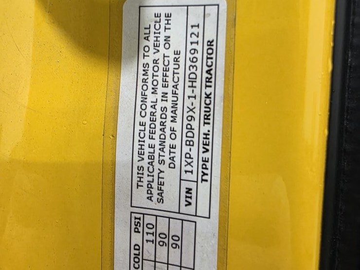 2017-peterbilt-579-image-15