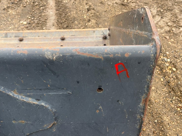 80"-bobcat-bucket-image-6