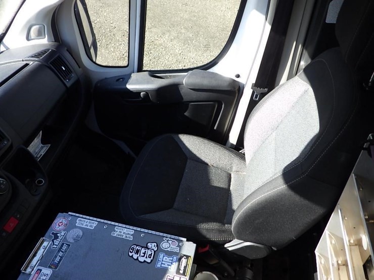 2021-dodge-1500-image-35