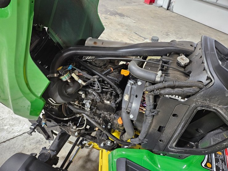 2020-john-deere-x758-image-15