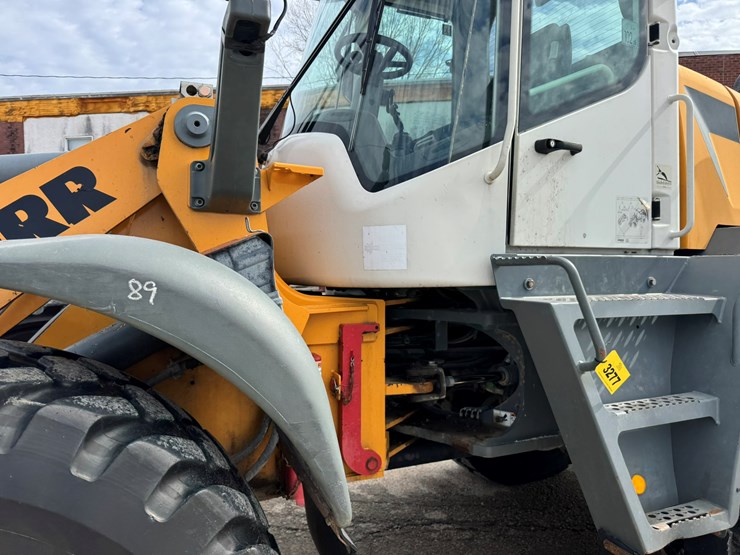 #3277-•-2016-liebherr-542-wheel-loader-w/-plow-and-chains-image-10