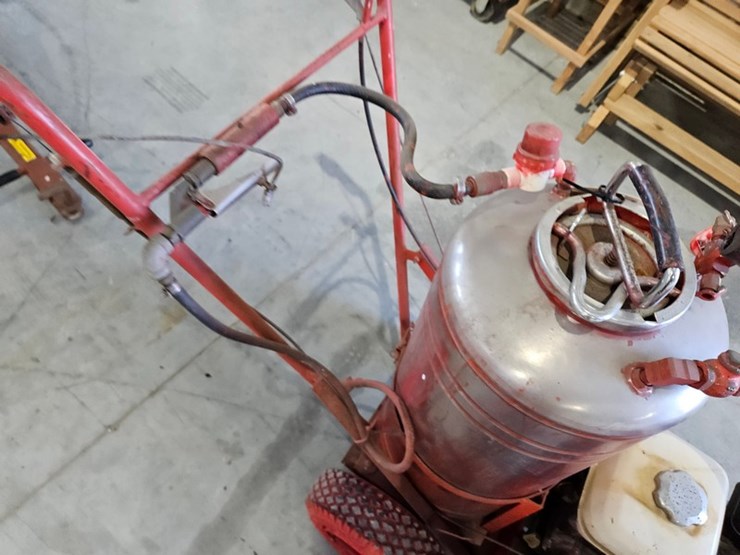 #664-•-walk-behind-paint-sprayer-image-16