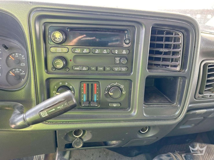 2005-chevrolet-3500-image-17