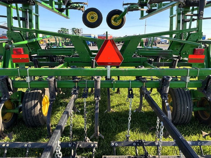 2014-john-deere-2210-image-61