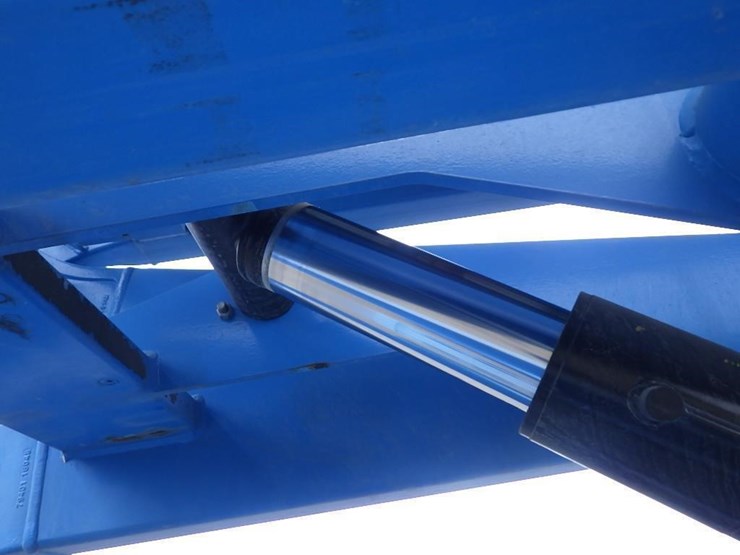 2017-genie-gs-4390-scissor-lift-image-9