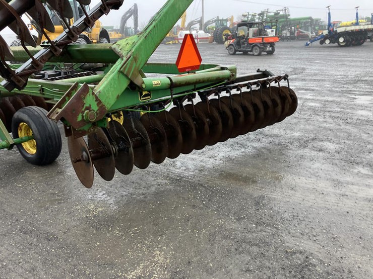 john-deere-235-image-7