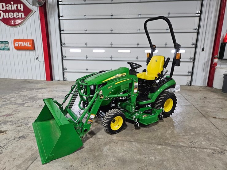 2024-john-deere-1025r-image-1