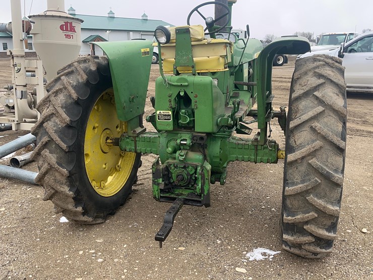 john-deere-3020-image-7