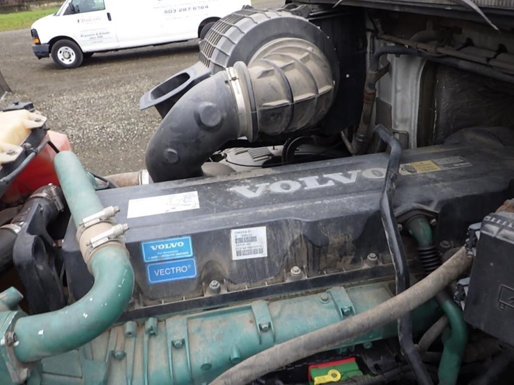 2011-volvo-vnl-t/a-truck-tractor-image-18