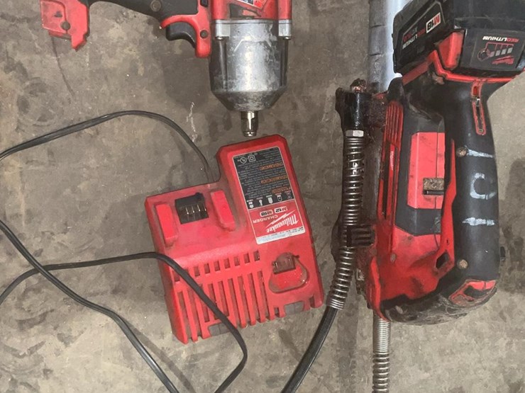 #101-•-milwaukee-cordless-grease-gun-and-1/2-inch-impact-image-9