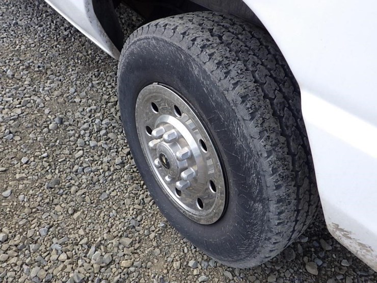 2002-ford-cargo-image-18